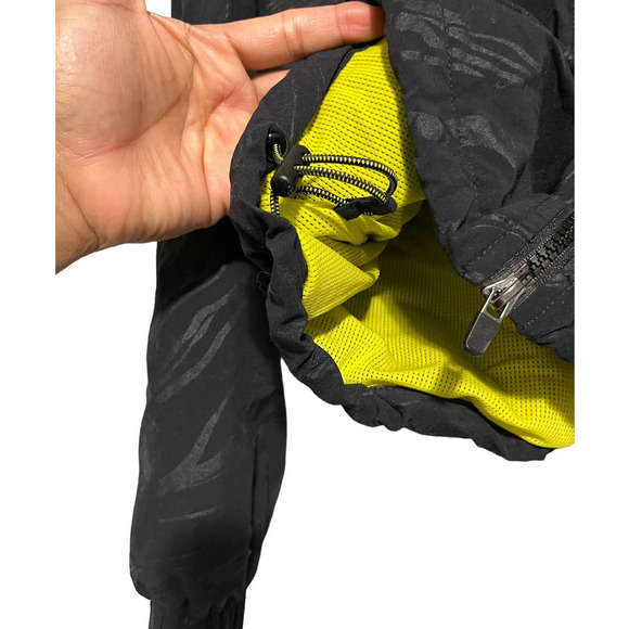 Fabletics Women’s Stace Woven Cropped Jacket / Black And Yellow - Picture 3 of 15